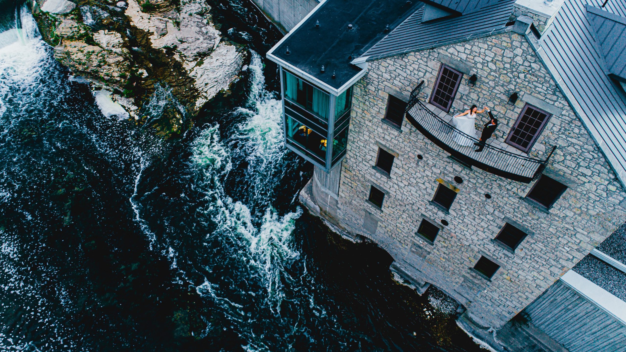 Cambridge Mill: A classy wedding by the Grand River